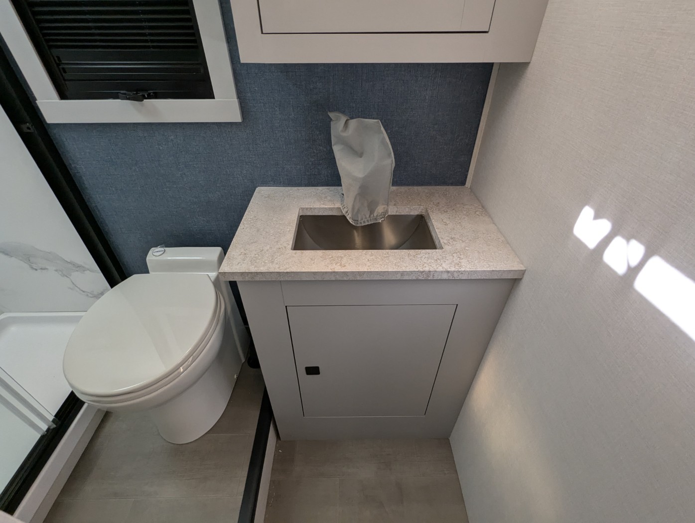 2026 Coachmen Euro 25TB - Image 18