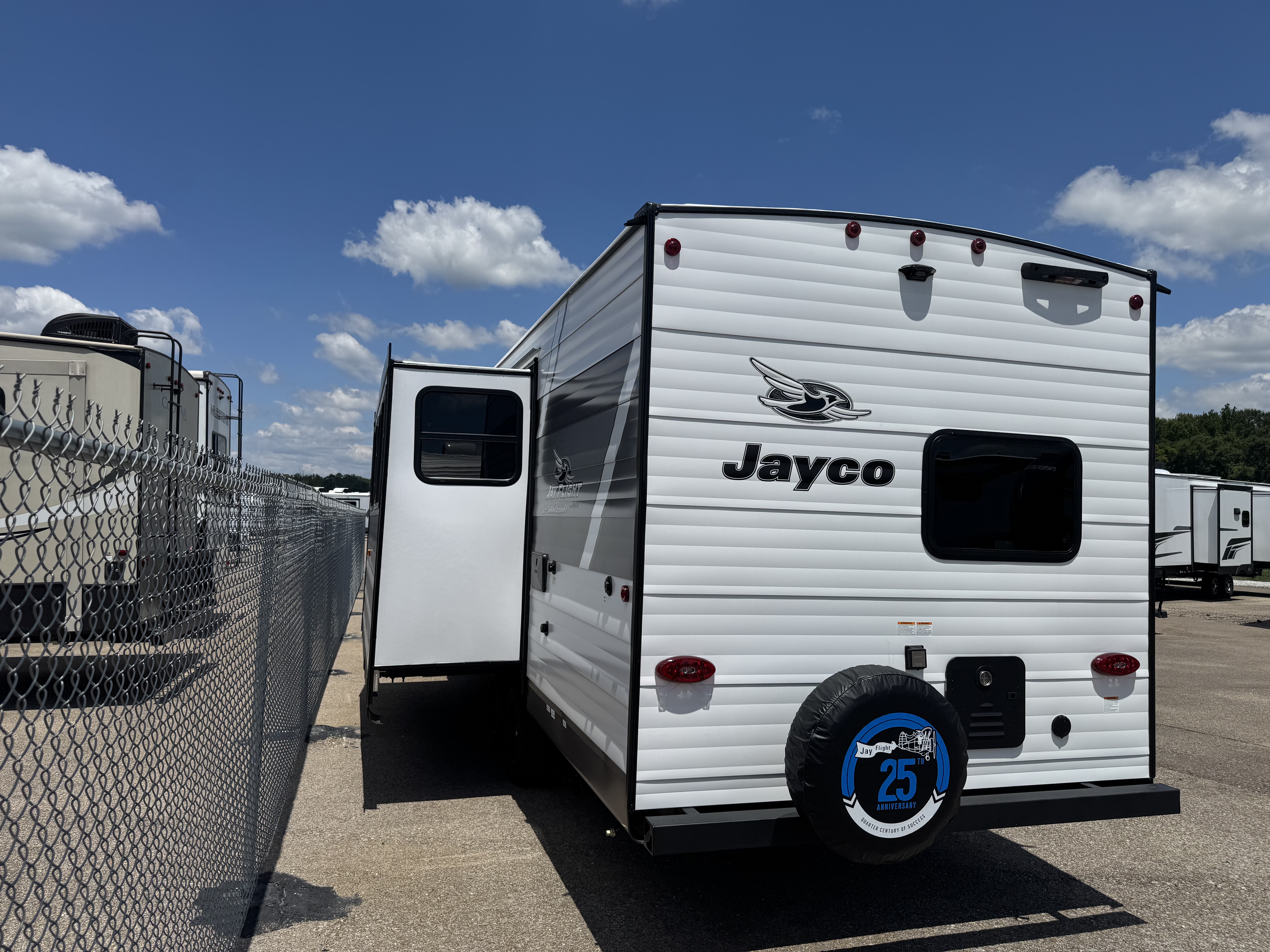2027 Jayco Jay Flight SLX 261BHS - Image 4