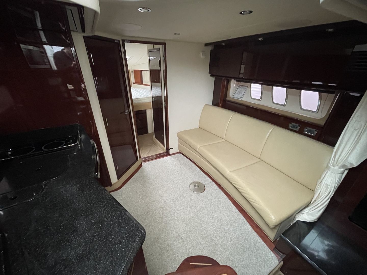 2010 Sea Ray 390 Sundancer - Image 12
