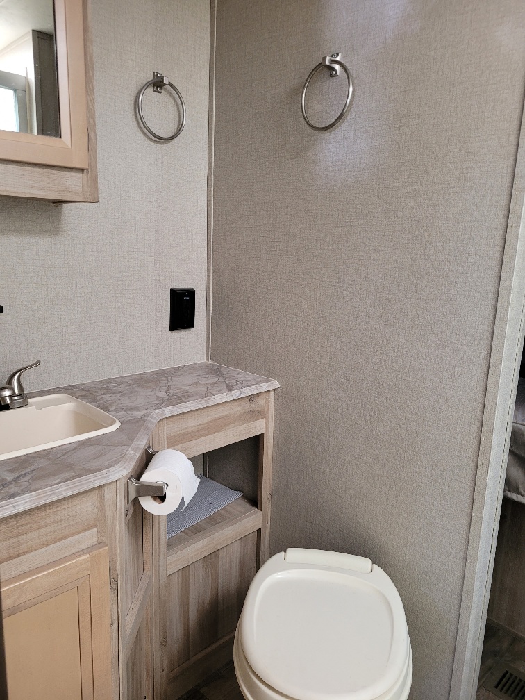 2020 Coachmen Catalina Summit 231MKS - Image 11