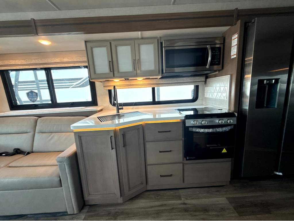 2027 THOR MOTOR COACH HURRICANE 35A - Image 18