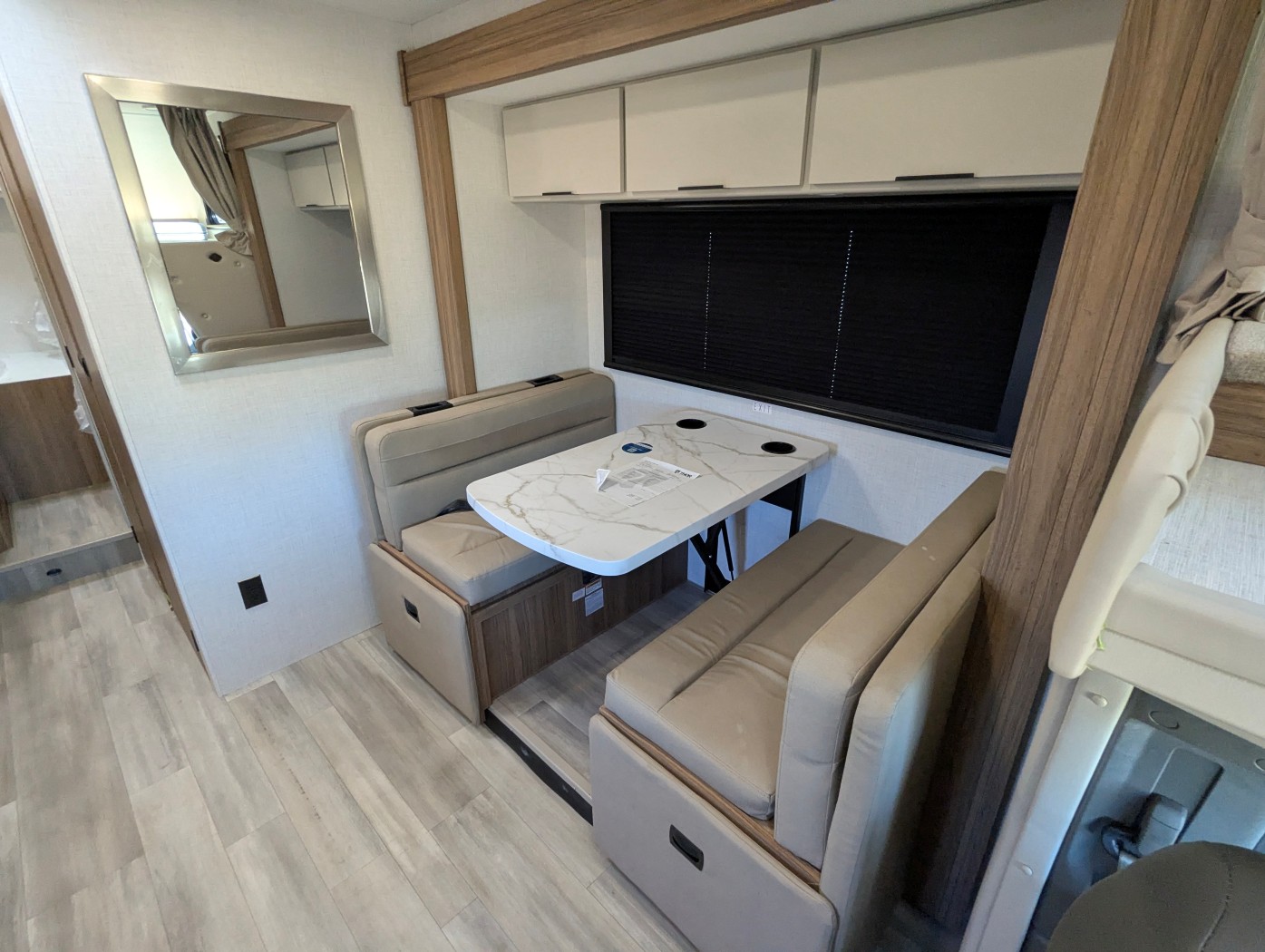 2027 Thor Motor Coach Four Winds 25Z - Image 10