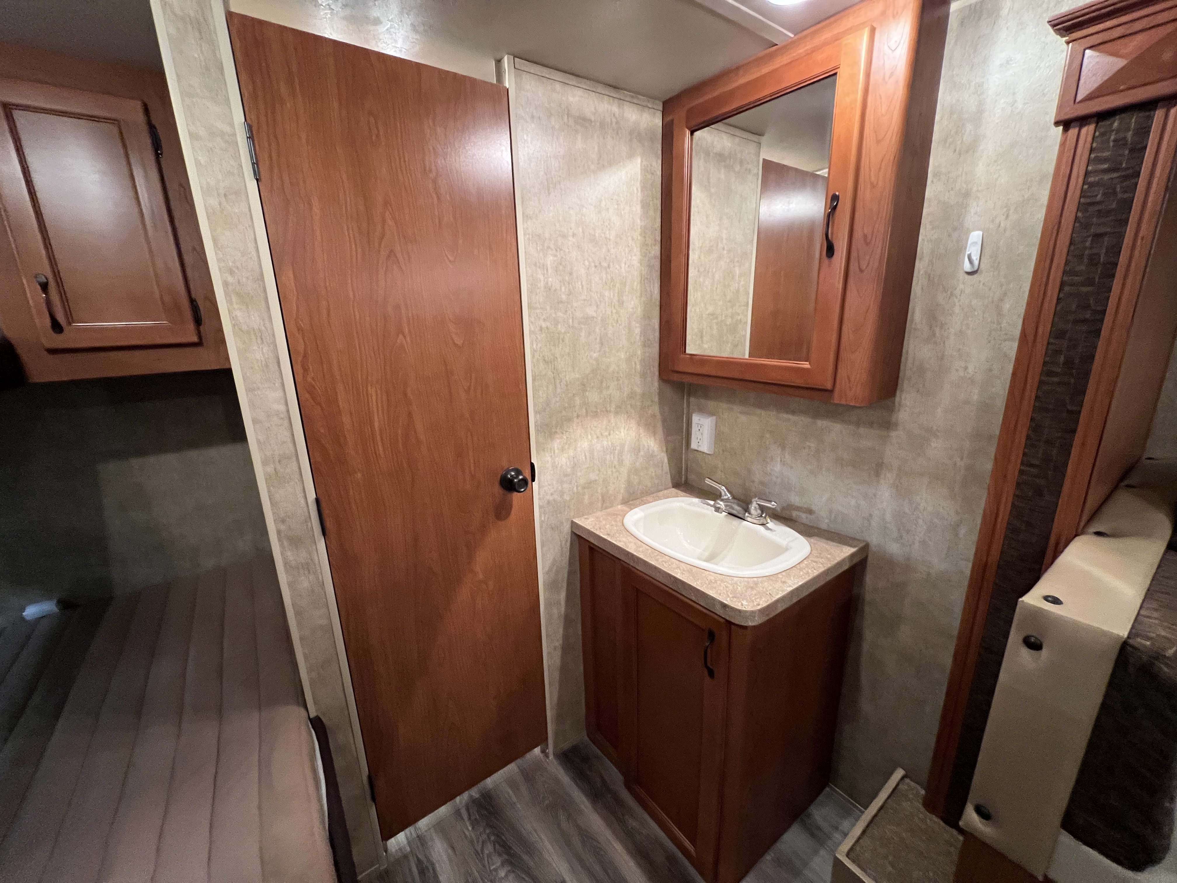 2013 CHEROKEE GREY WOLF 28BHG - Image 19