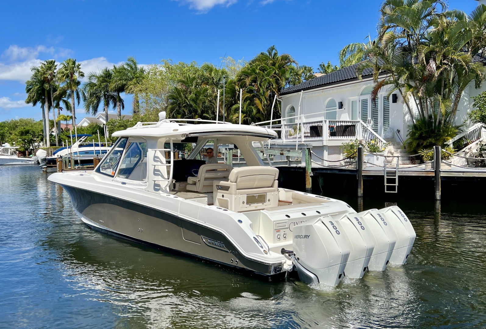 2020 Boston Whaler 380 Realm - Image 3