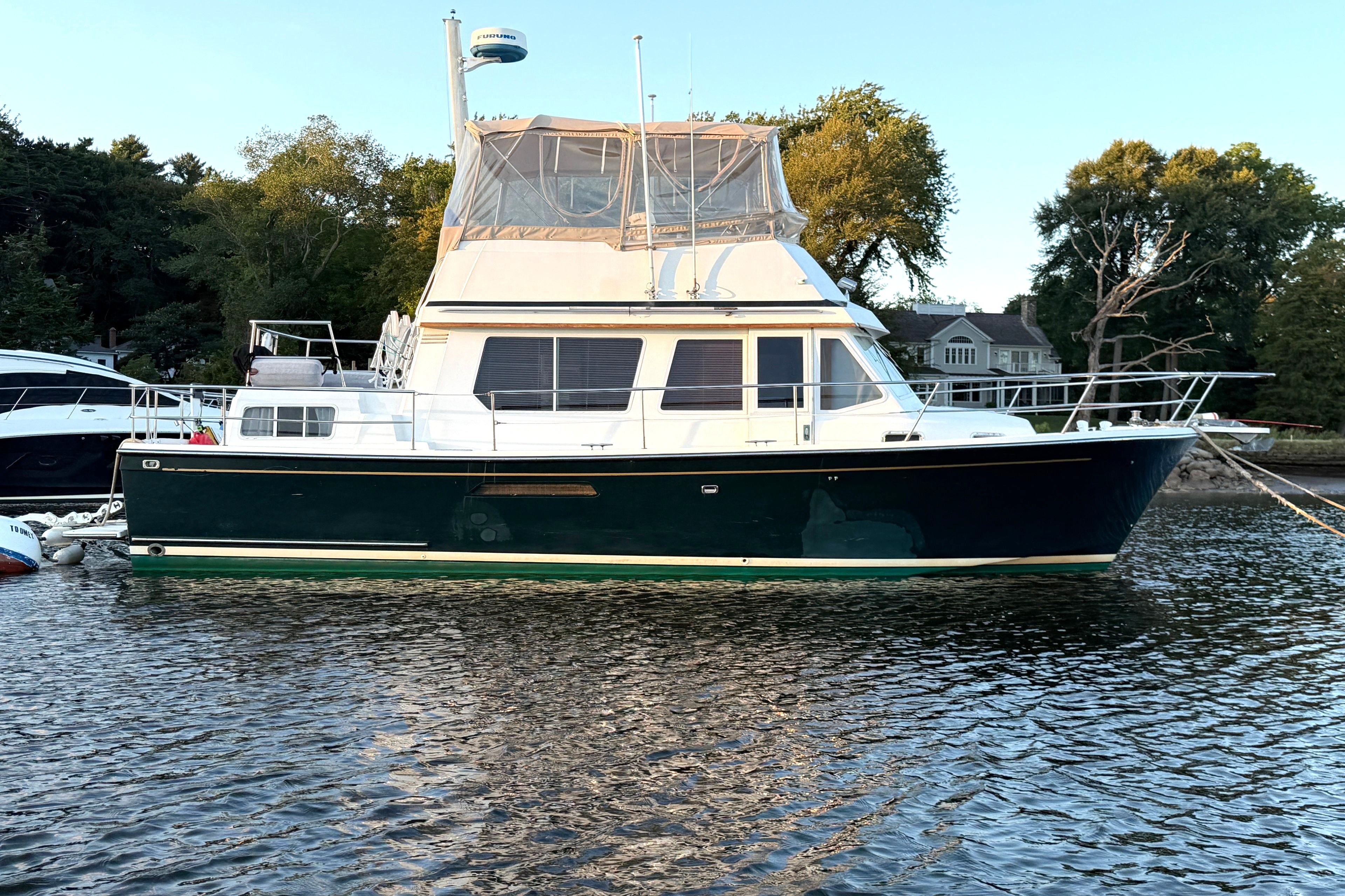 1998 Sabreline 36 AFT CABIN - Image 3