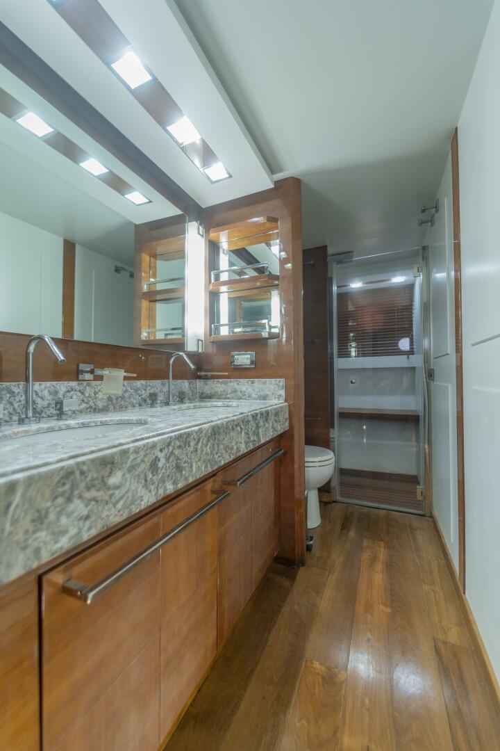 2008 Azimut 75 - Image 100