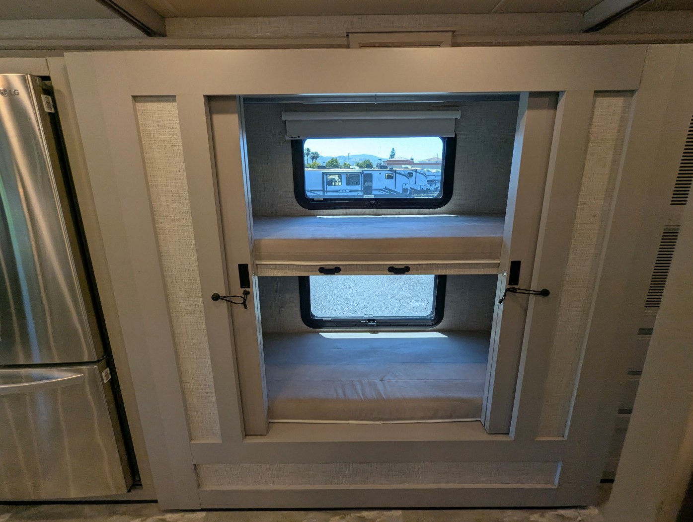 2023 Thor Motor Coach Challenger 37DS - Image 43