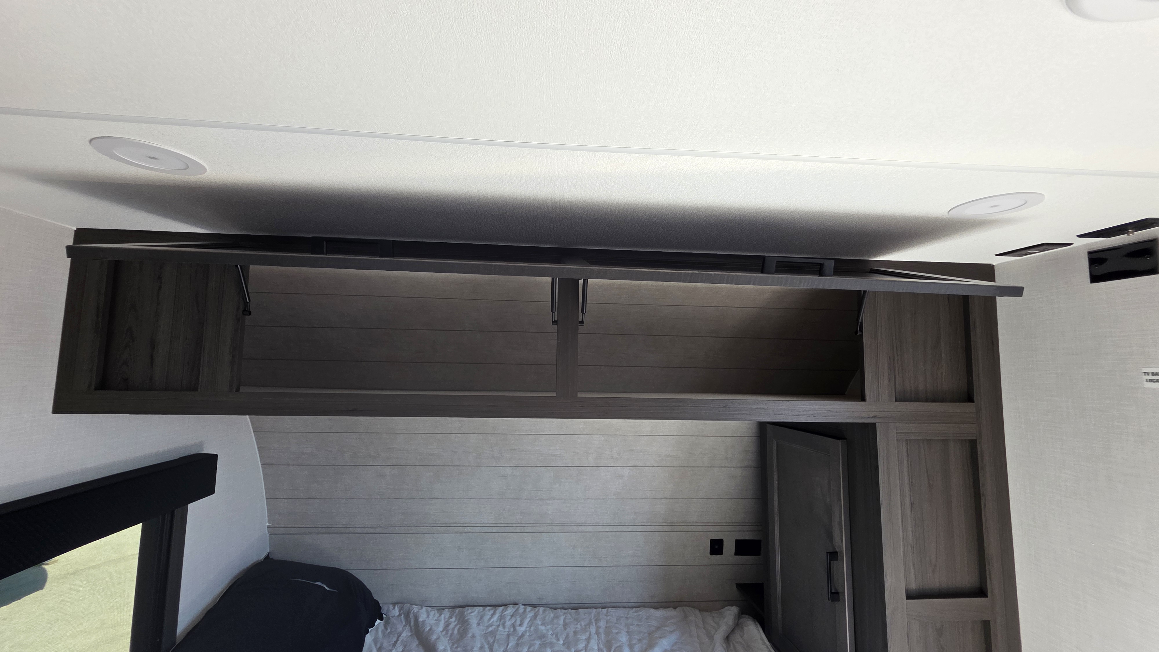 2027 VENTURE RV SPORTTREK STINGER 222VUD - Image 23