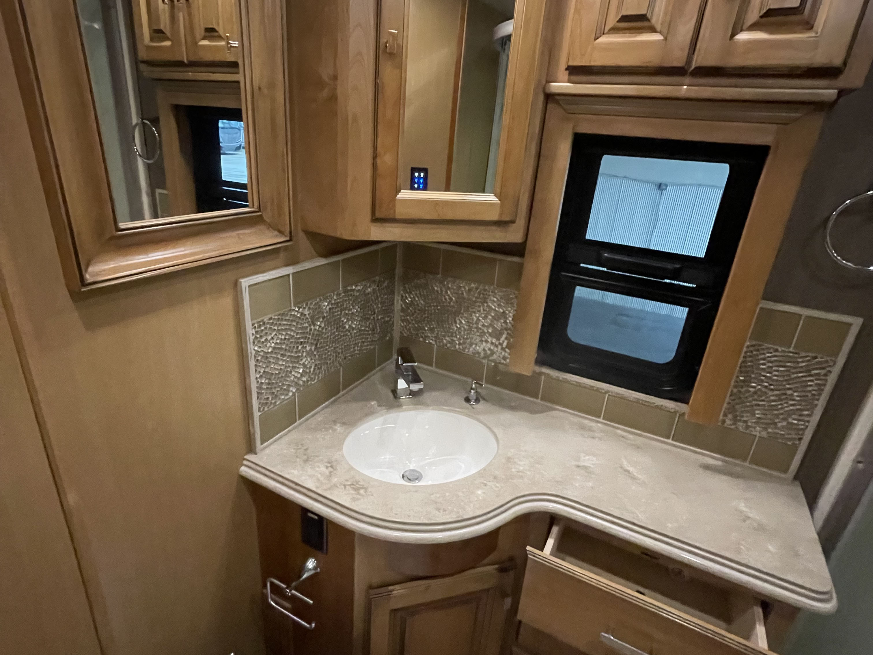 2018 TIFFIN PHAETON 40 QKH - Image 11