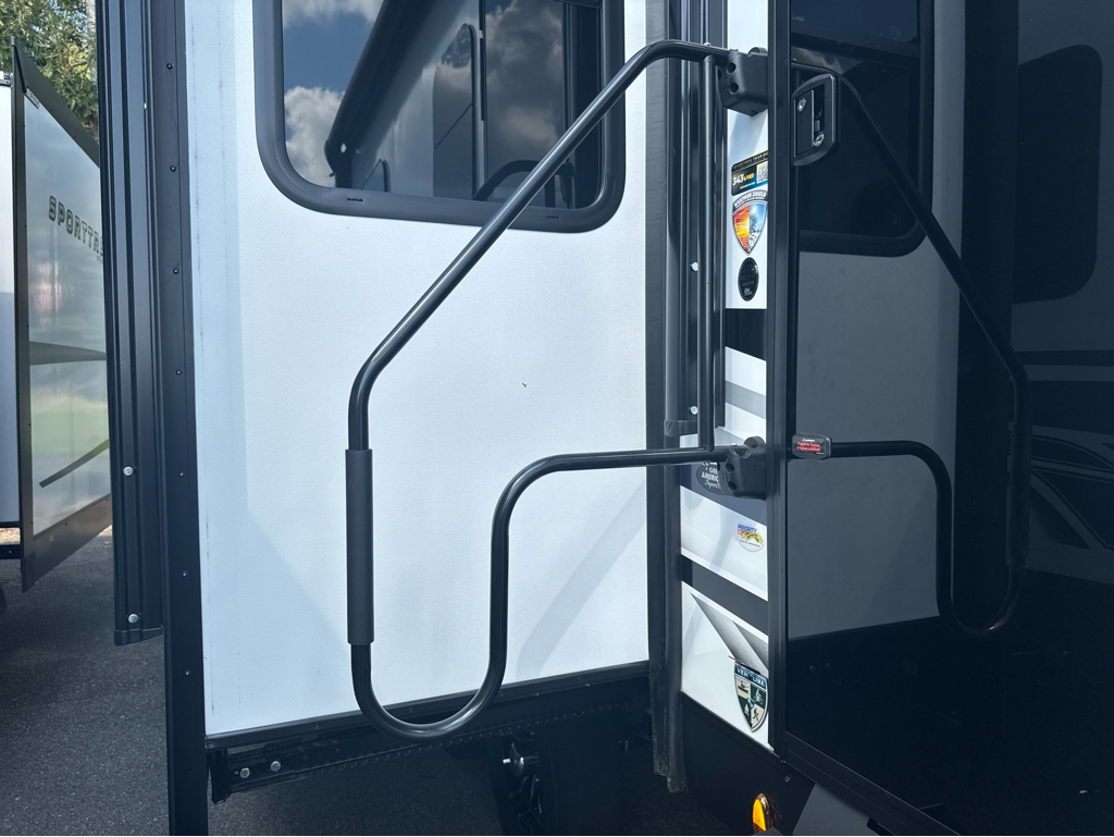 2027 VENTURE RV SPORTTREK 343VIB - Image 9
