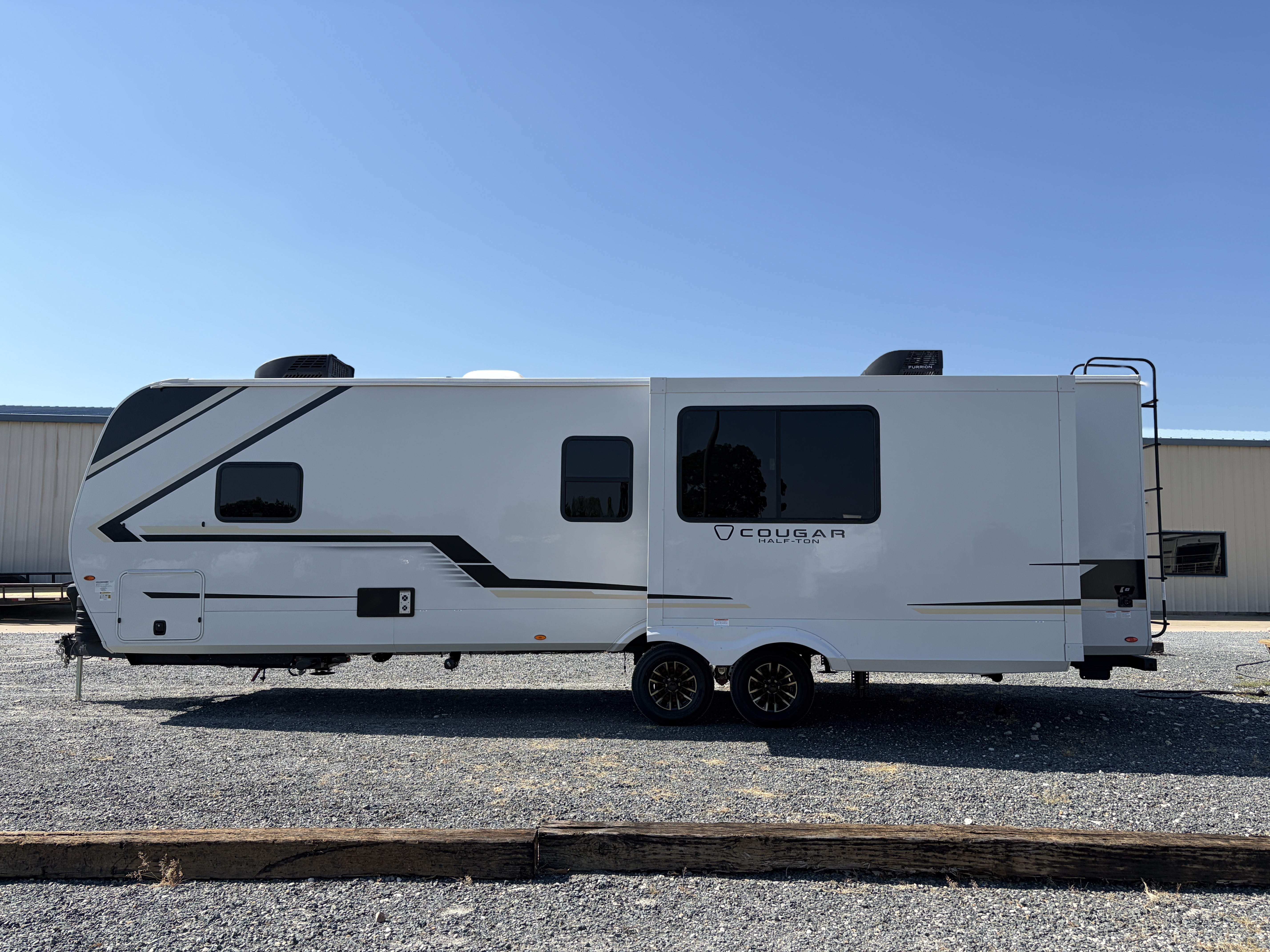 2027 Keystone COUGAR HALF-TON 29RKE - Image 4