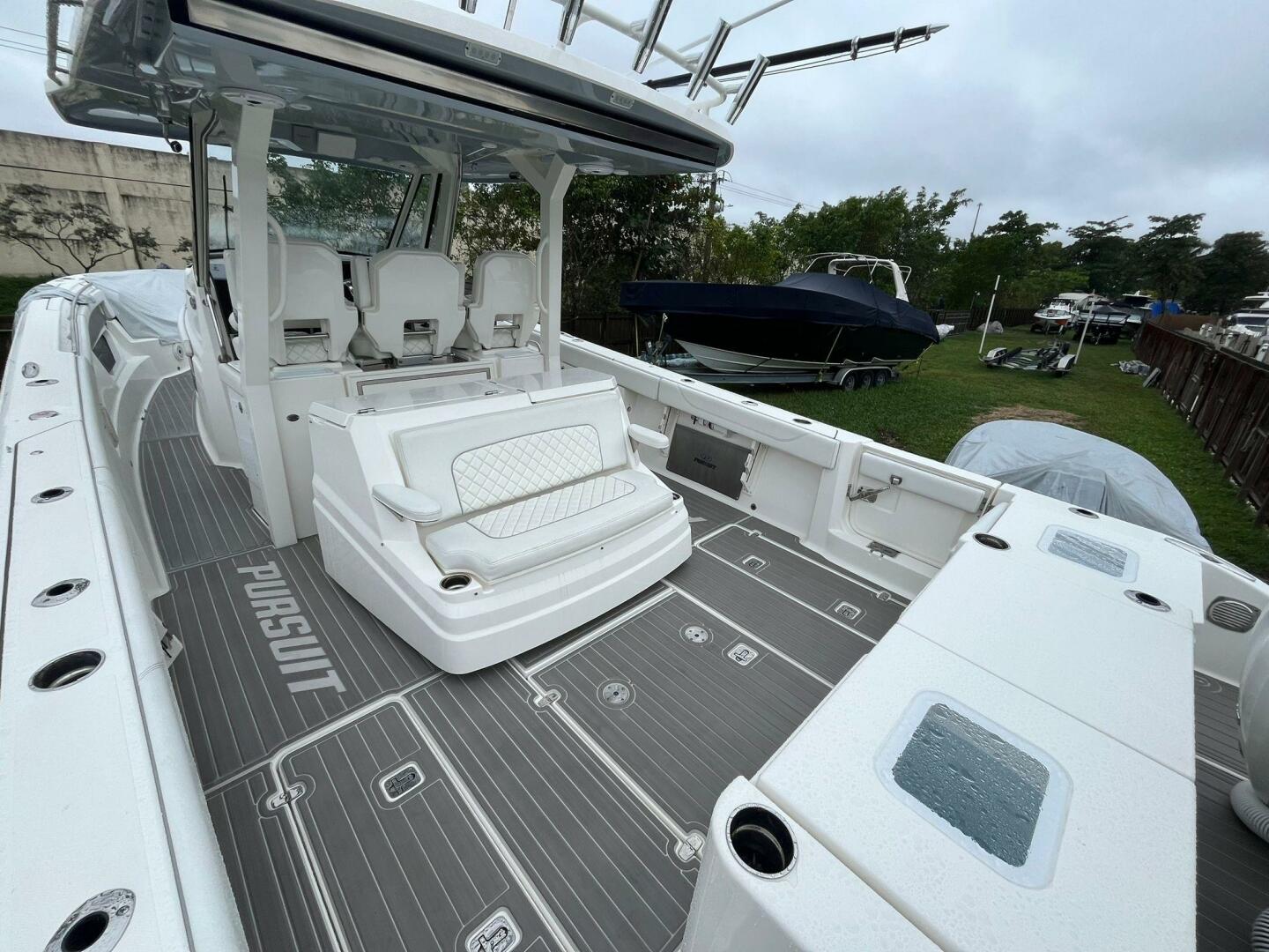 2021 Pursuit S378 - Image 18