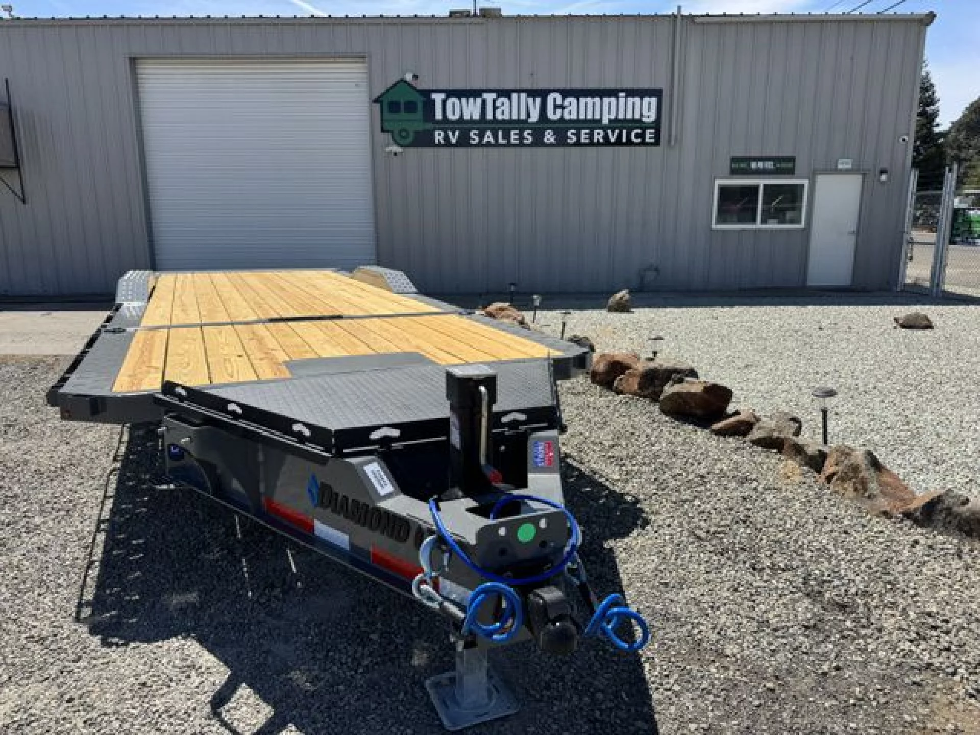 2027 DIAMOND C TRAILERS DIAMOND C HXD 210 L24X102 - Image 1