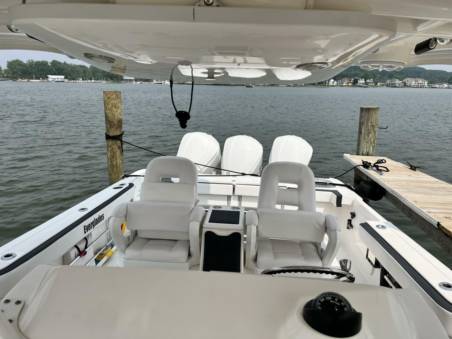 2012 Everglades 350 LX - Image 53