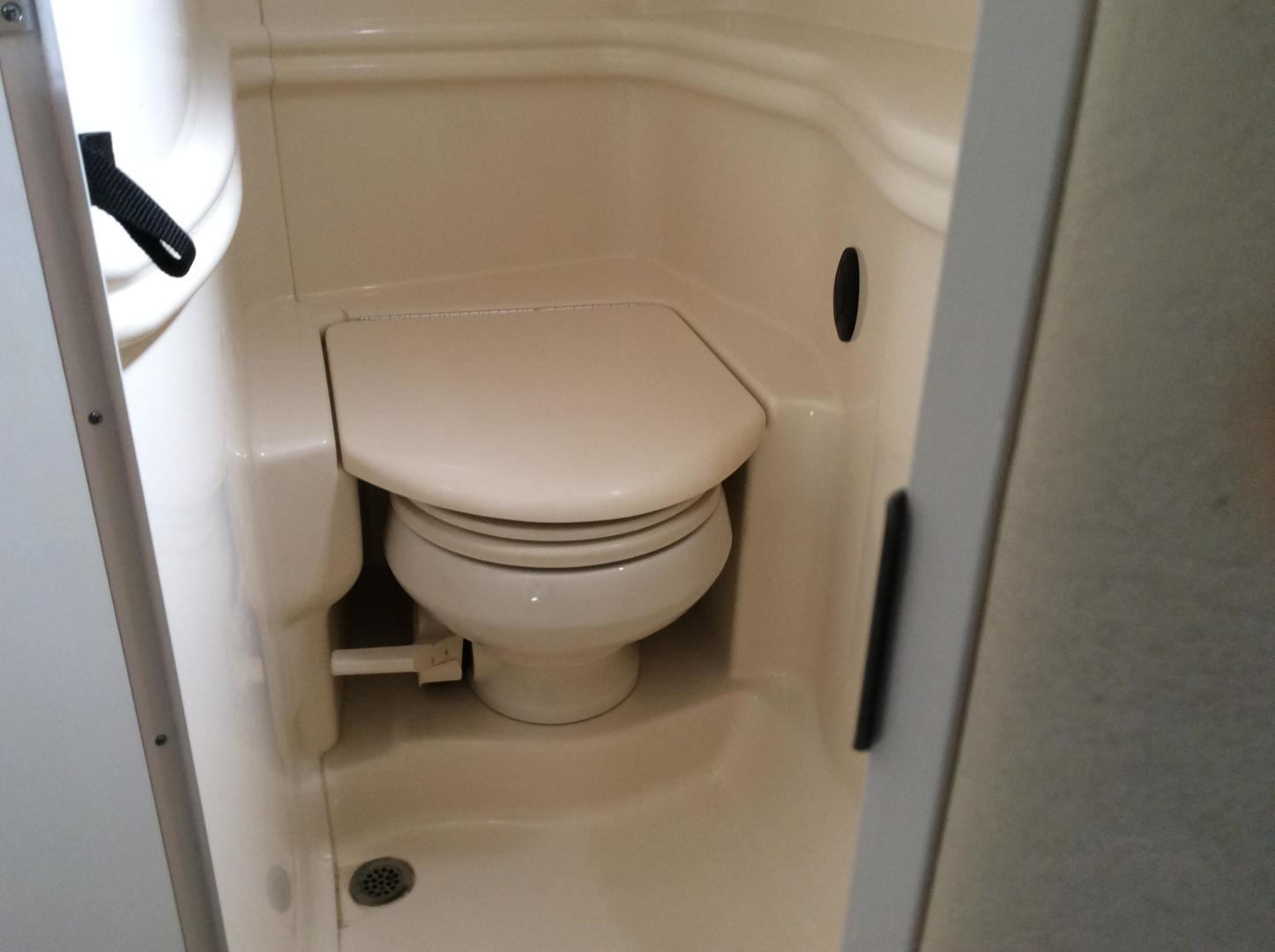 2003 Sea Ray 320 - Image 24