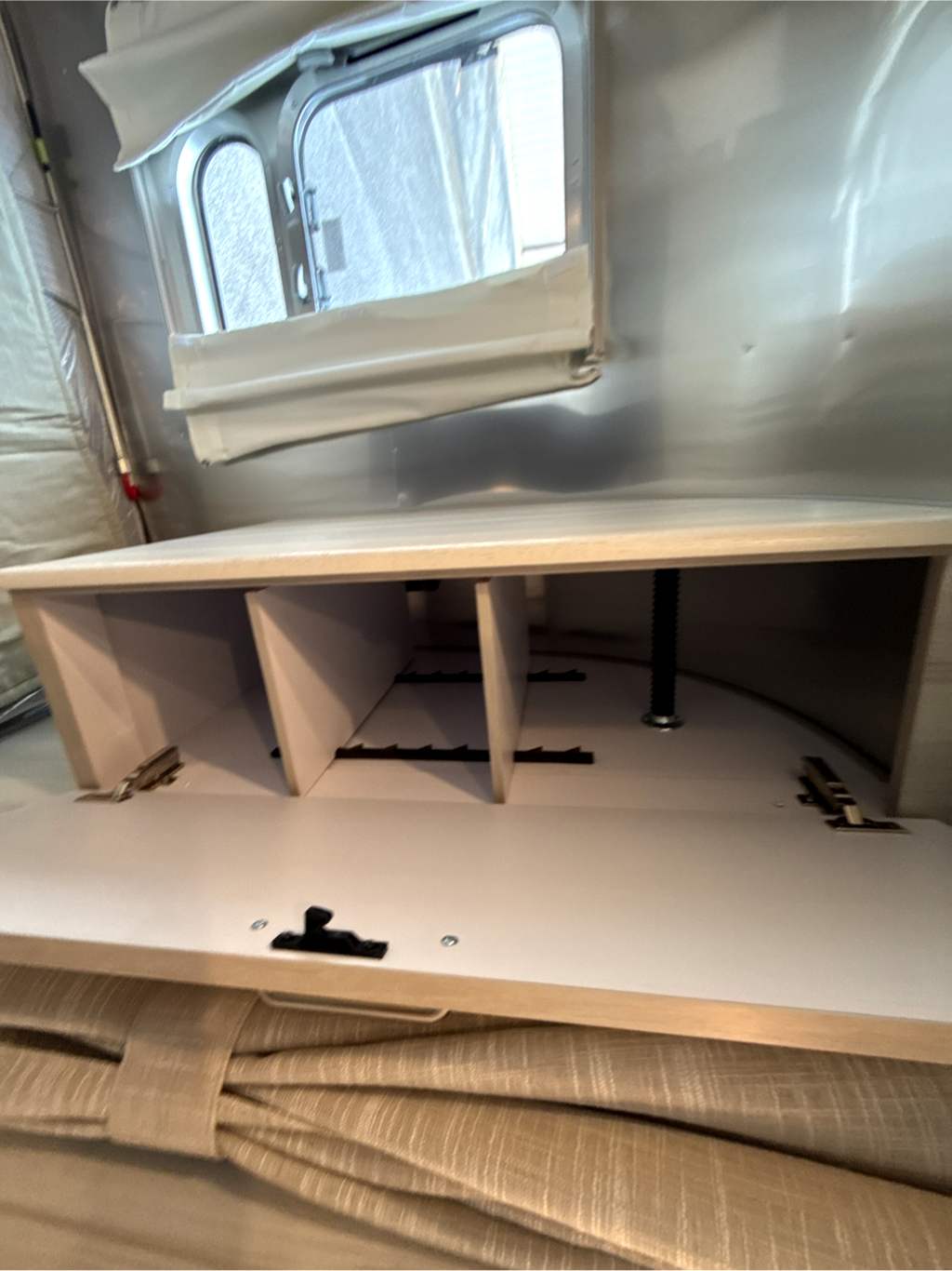 2027 Airstream International 25FB - Image 27