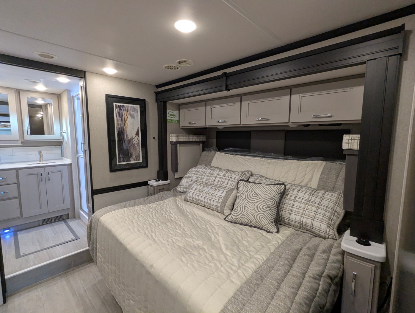 2026 Thor Motor Coach Aria 3901 - Image 25