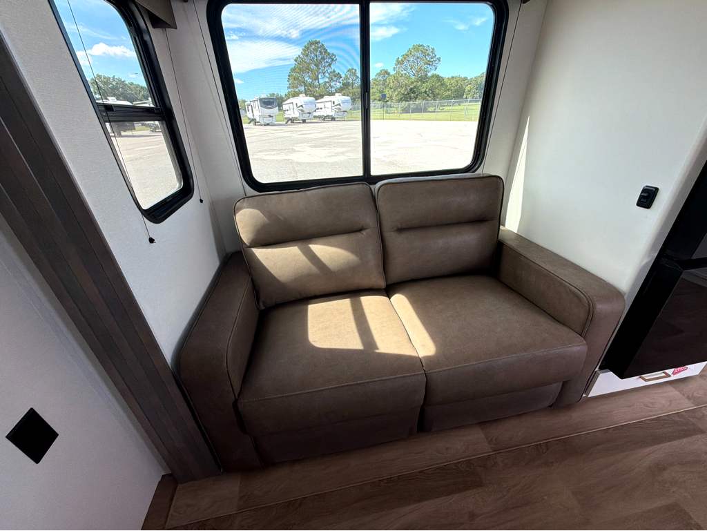 2027 GRAND DESIGN TRANSCEND 295QBT - Image 22