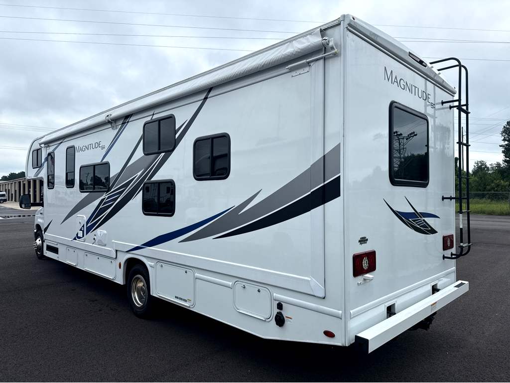 2025 Thor Motor Coach MAGNITUDE GA31 - Image 3