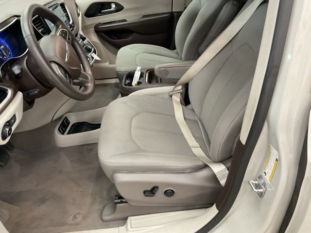 2021 Chrysler Pacifica Wagon 4D Touring - Image 17