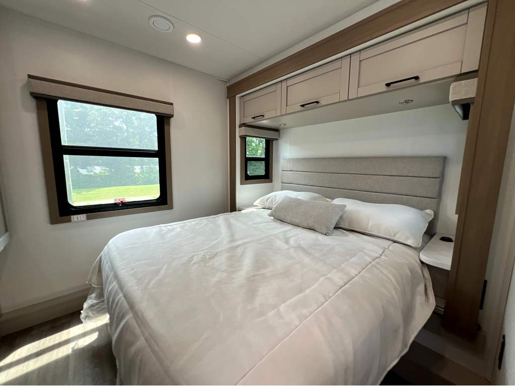 2027 JAYCO GREYHAWK 29MV - Image 20