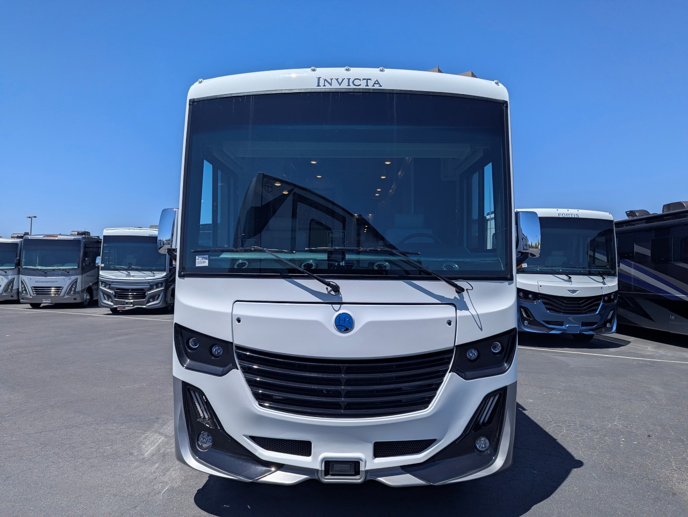 2026 Holiday Rambler Invicta 33HB - Image 2