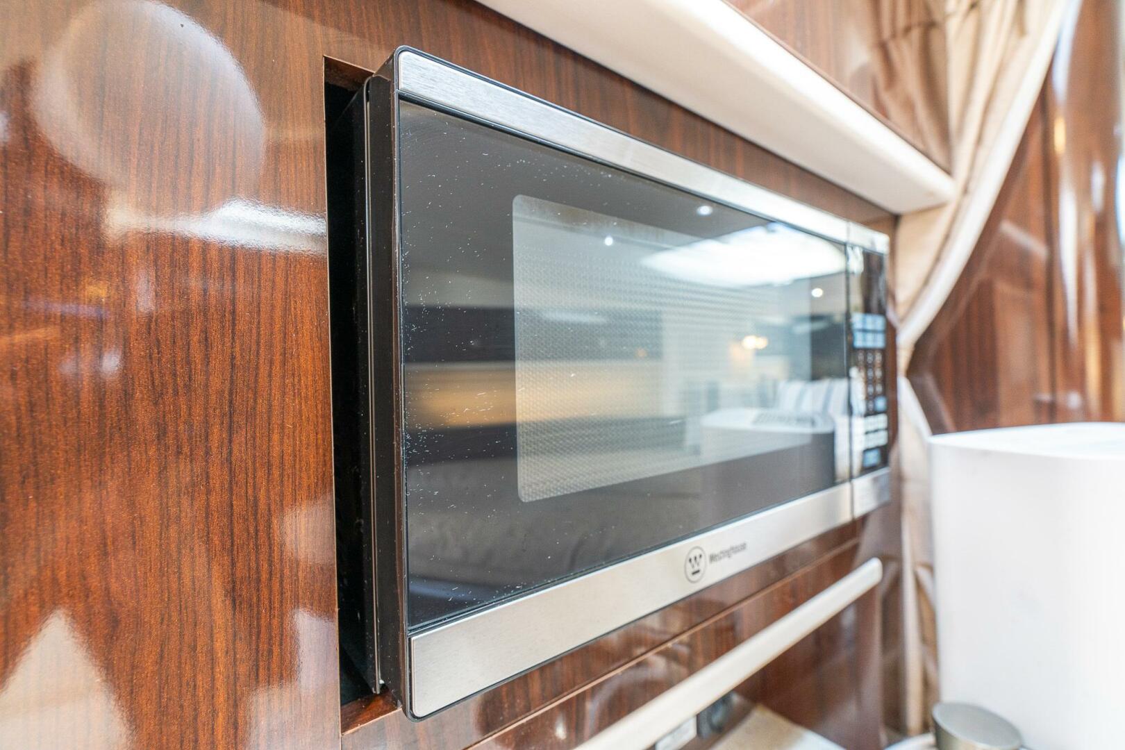 2016 Sea Ray 330 Sundancer - Image 26