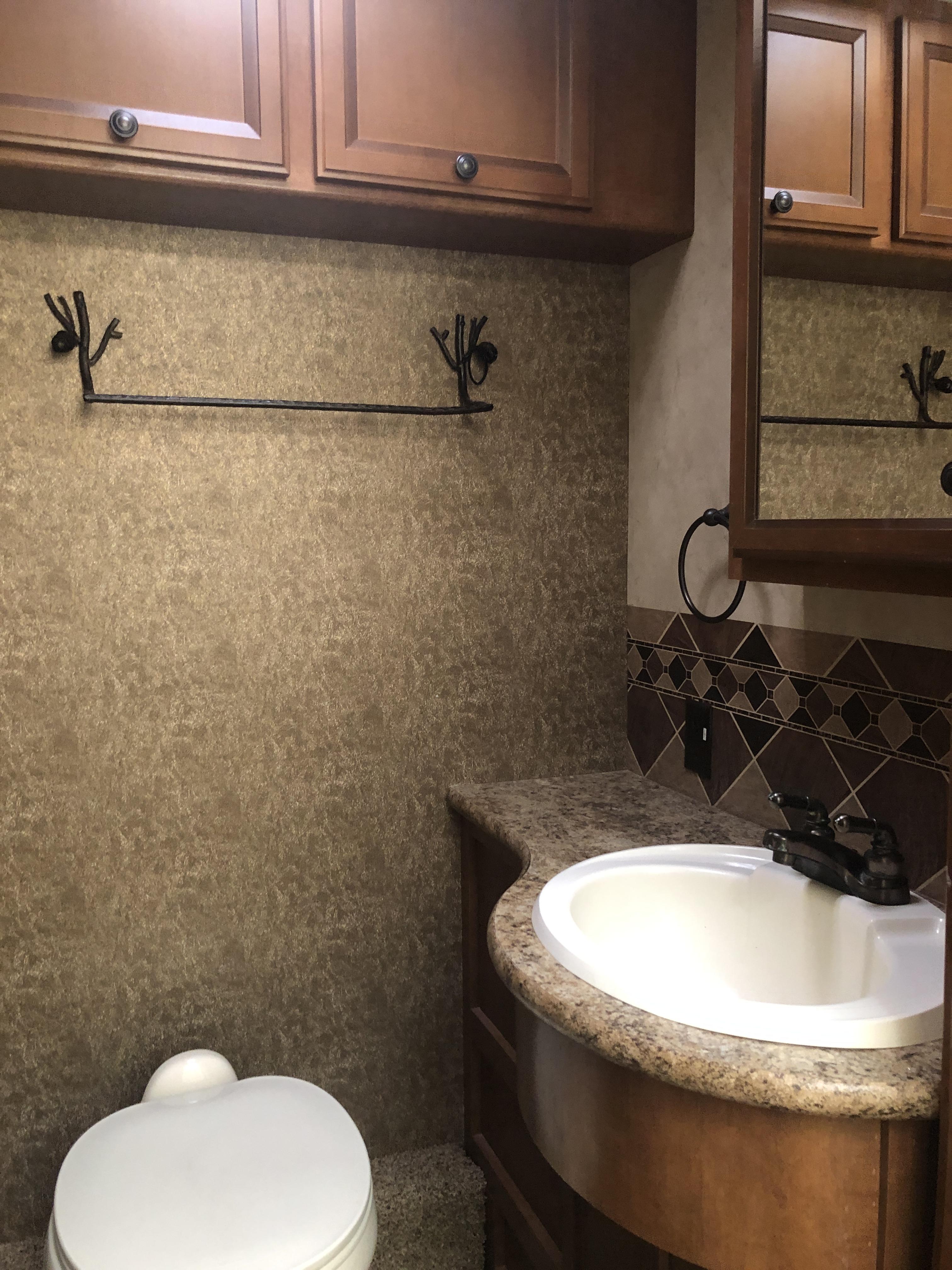 2013 Thor Motor Coach Windsport 32A - Image 18