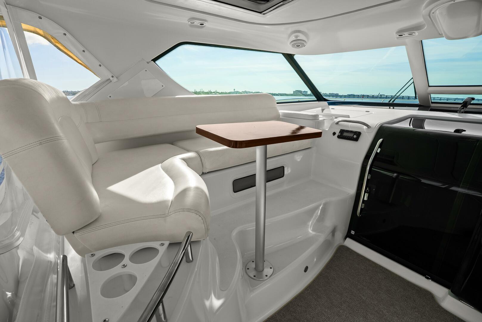 2007 Tiara Yachts 4300 Sovran - Image 9