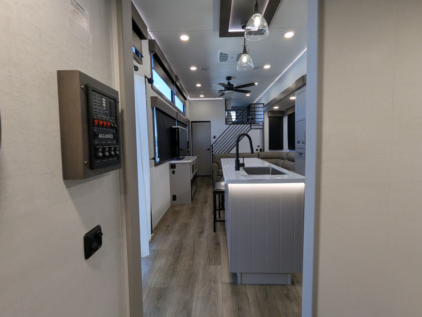 2026 Alliance RV Benchmark 44LFT - Image 36