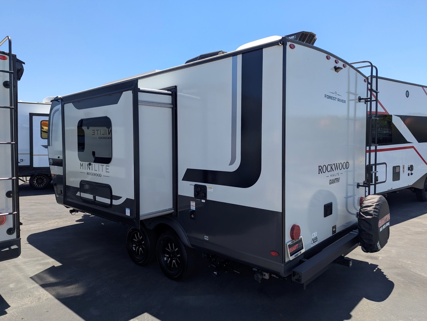 2026 Forest River Rockwood Mini Lite 2109S - Image 4