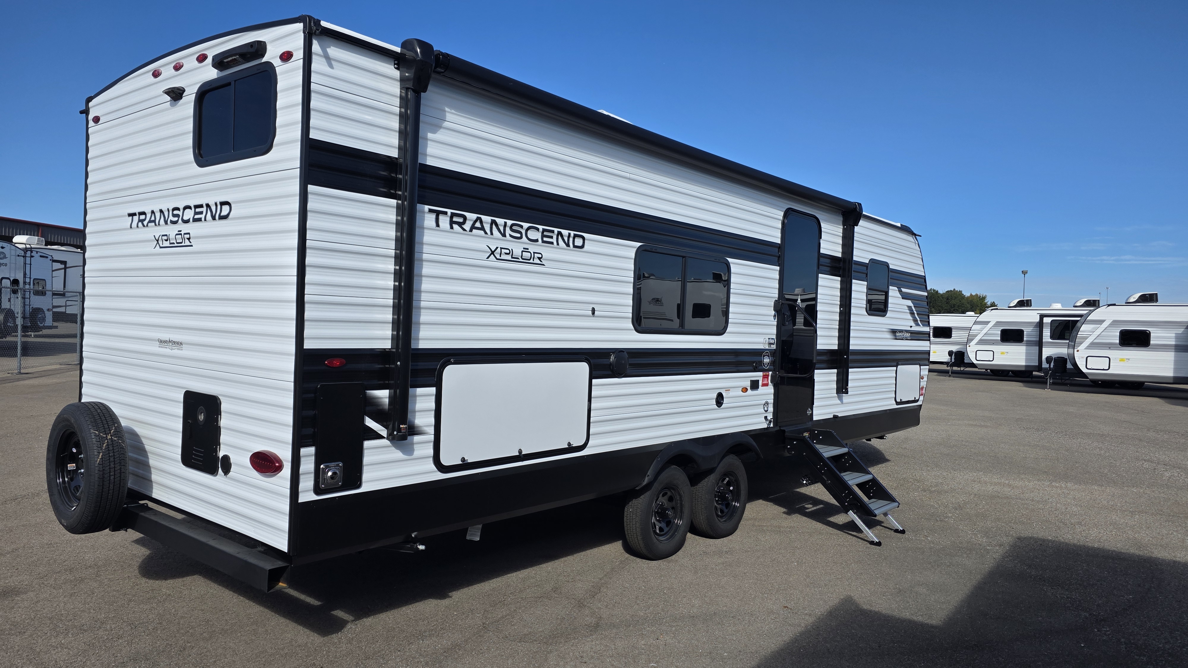 2027 GRAND DESIGN TRANSCEND 26BHX - Image 4