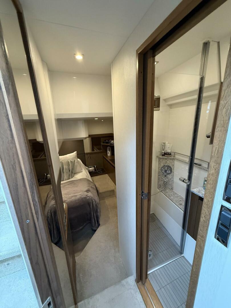 2018 Sea Ray 460 Sundancer - Image 22