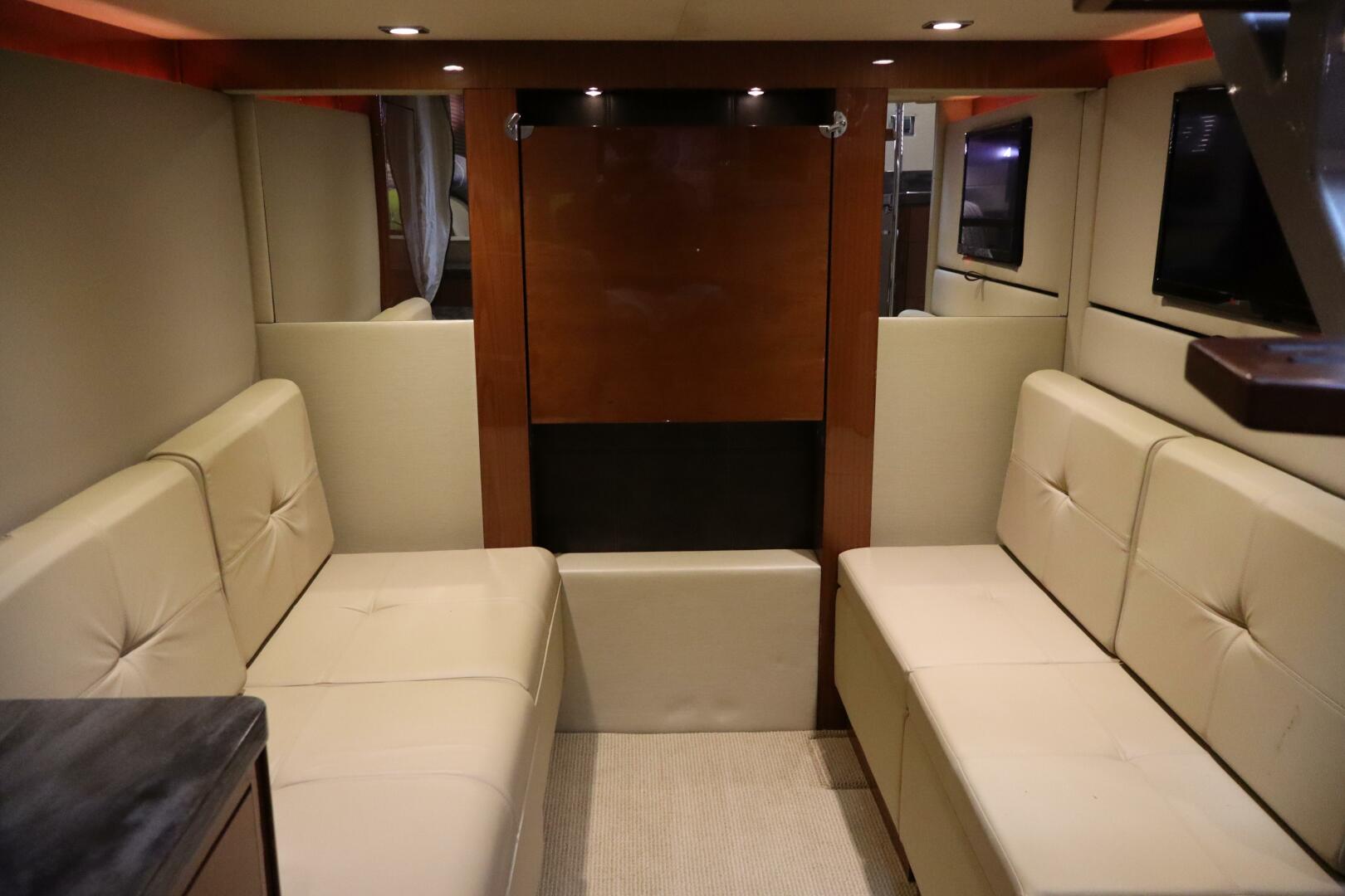 2015 Sea Ray 410 Sundancer - Image 5