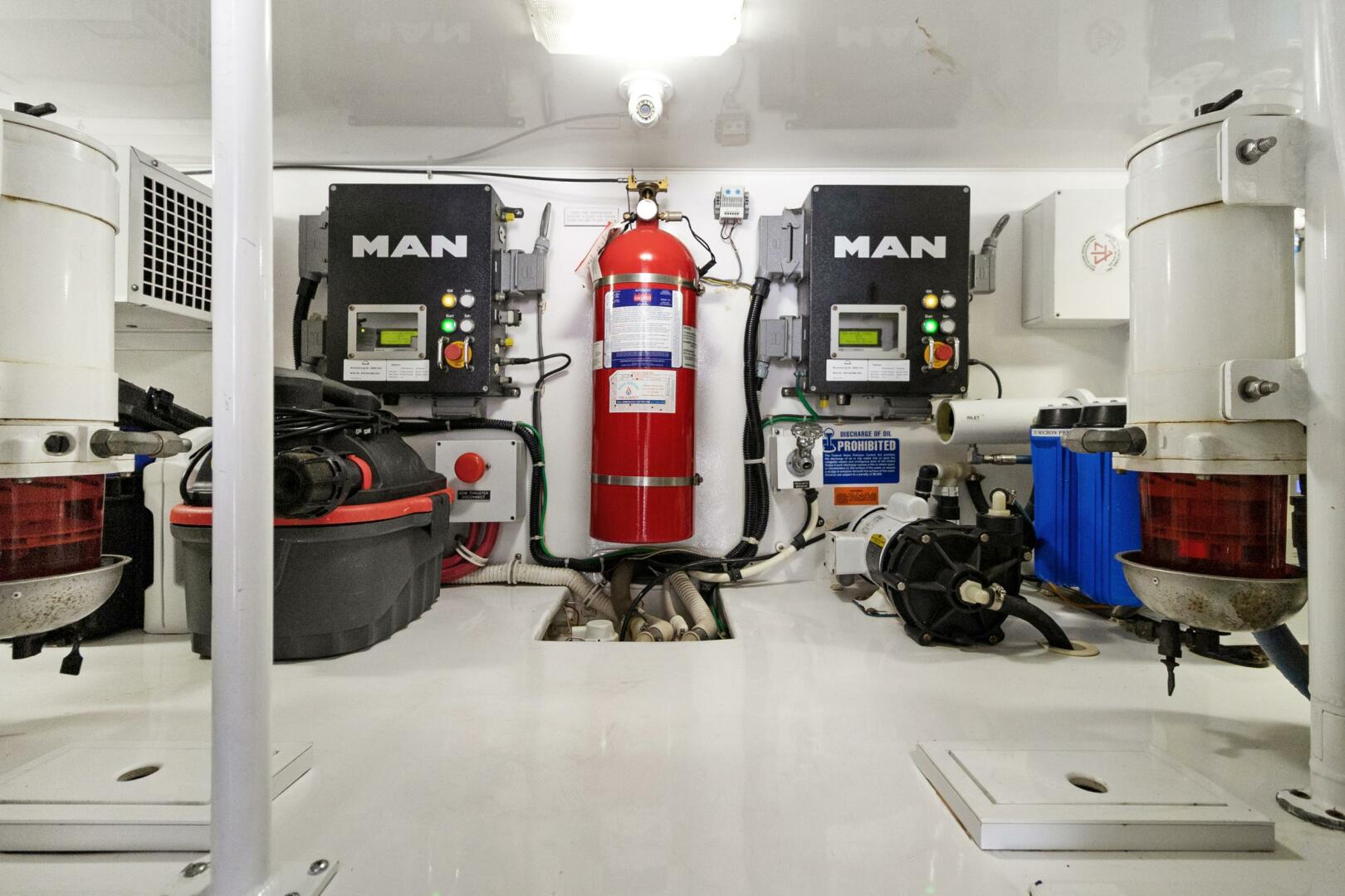 2015 Viking 46 Convertible - Image 39