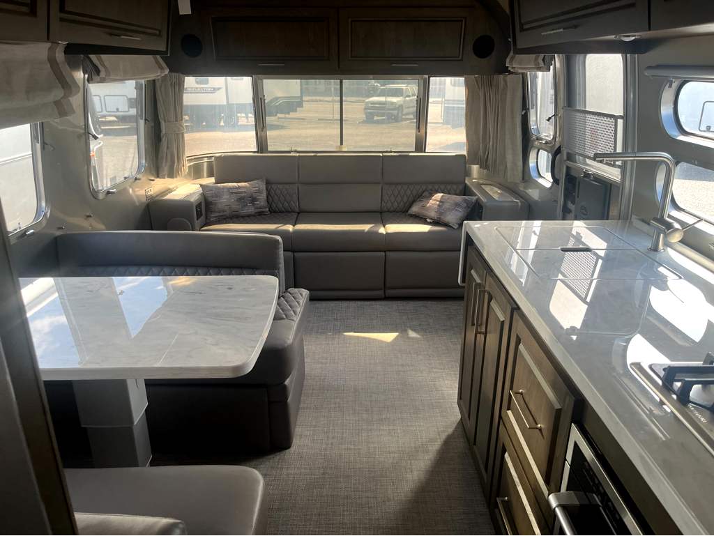 2026 AIRSTREAM CLASSIC 30RBT - Image 11