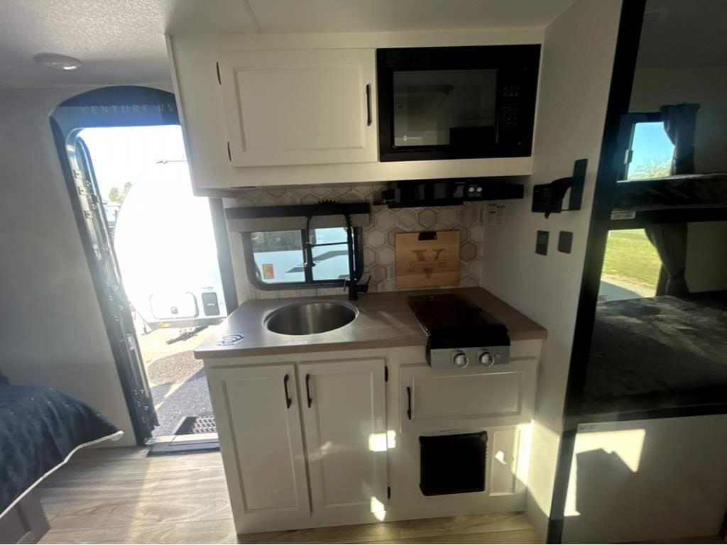 2026 VENTURE RV SPORTTREK STINGER 222VUD - Image 21