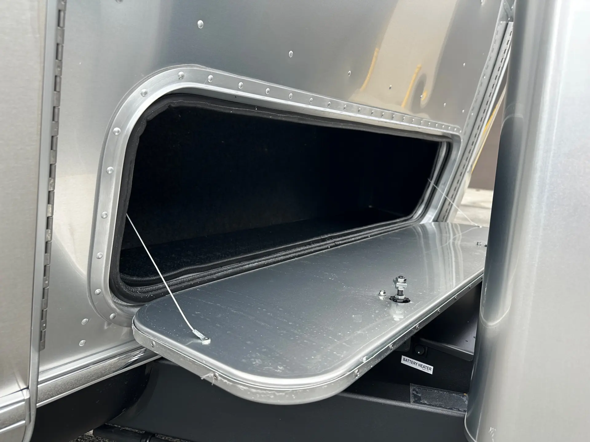 2027 Airstream Flying Cloud 30FB Bunk - Image 14