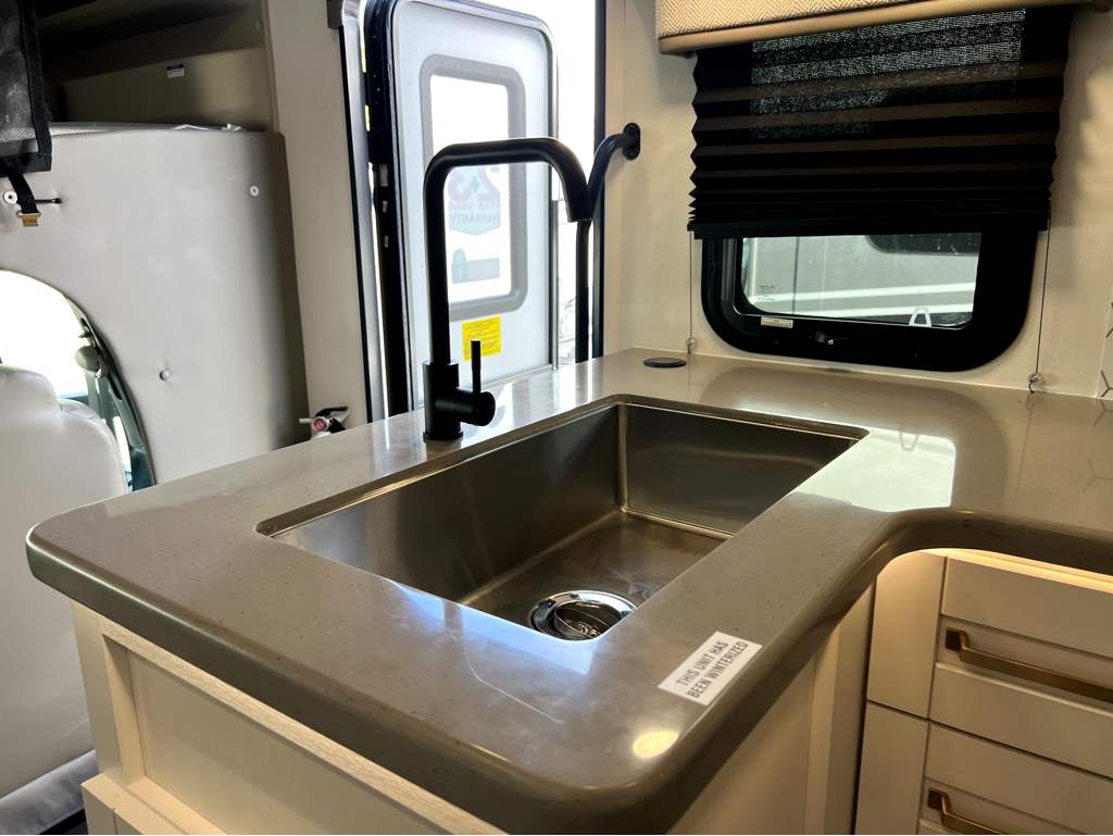 2027 ENTEGRA COACH ODYSSEY 30Z - Image 12