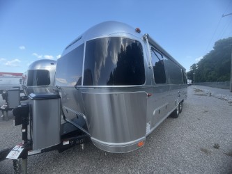2026 AIRSTREAM GLOBETROTTER 27FBT - Image 2