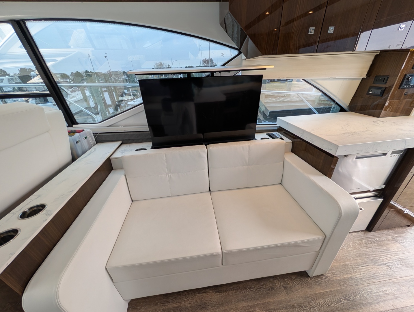 2022 Cruisers Yachts 54 Cantius - Image 6