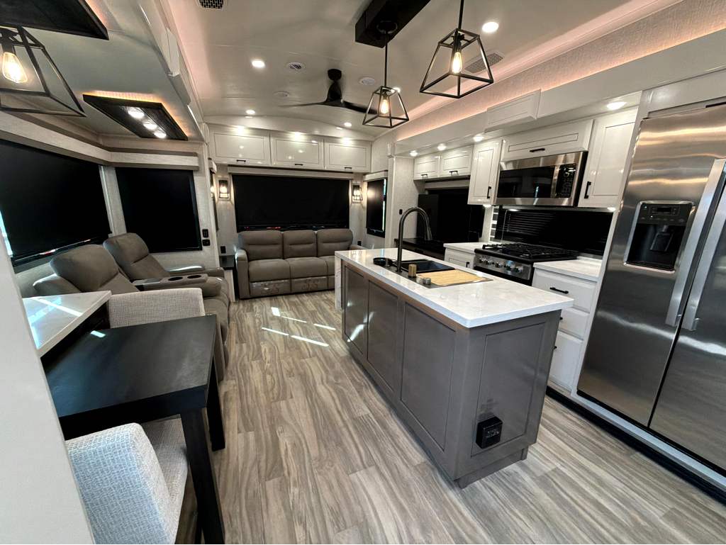 2025 JAYCO PINNACLE 32RLTS - Image 17