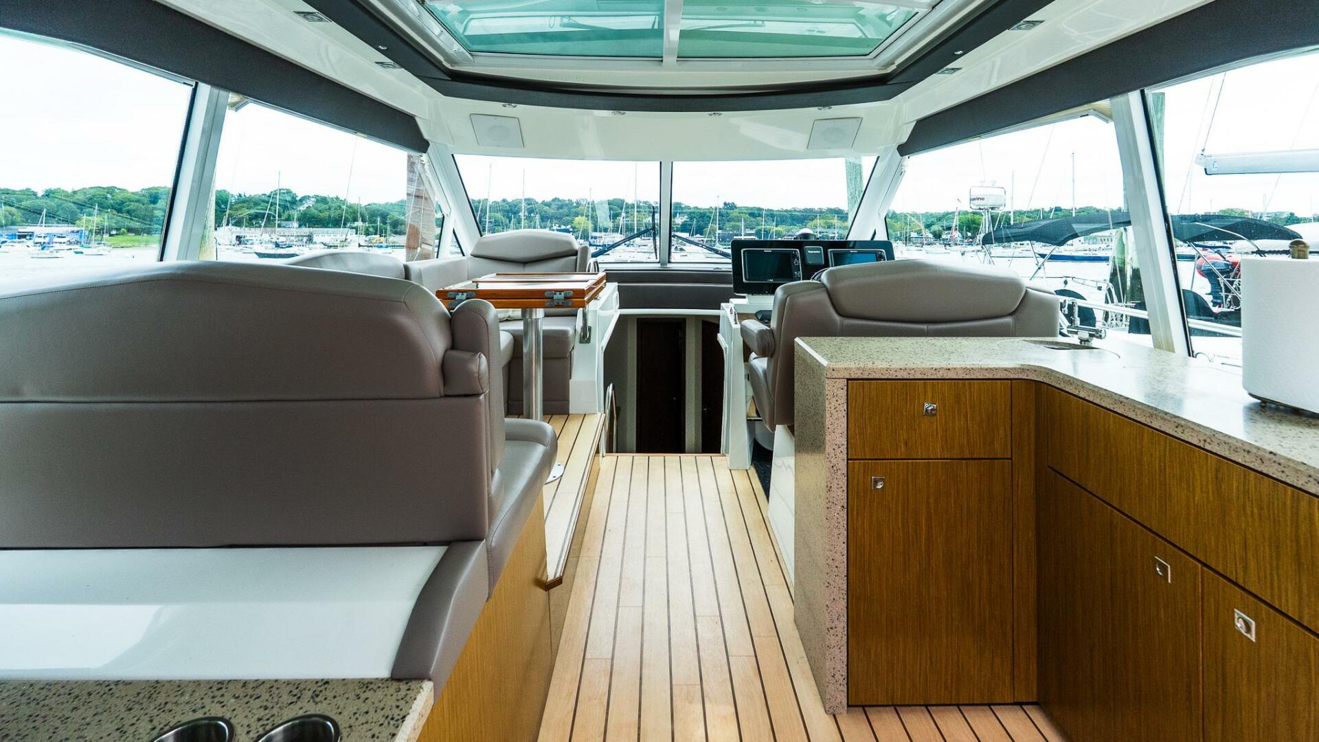 2013 CRUISERS 48 Cantius Base - Image 18