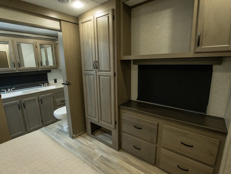 2023 Coachmen Chaparral X Edition 355FBX - Image 15