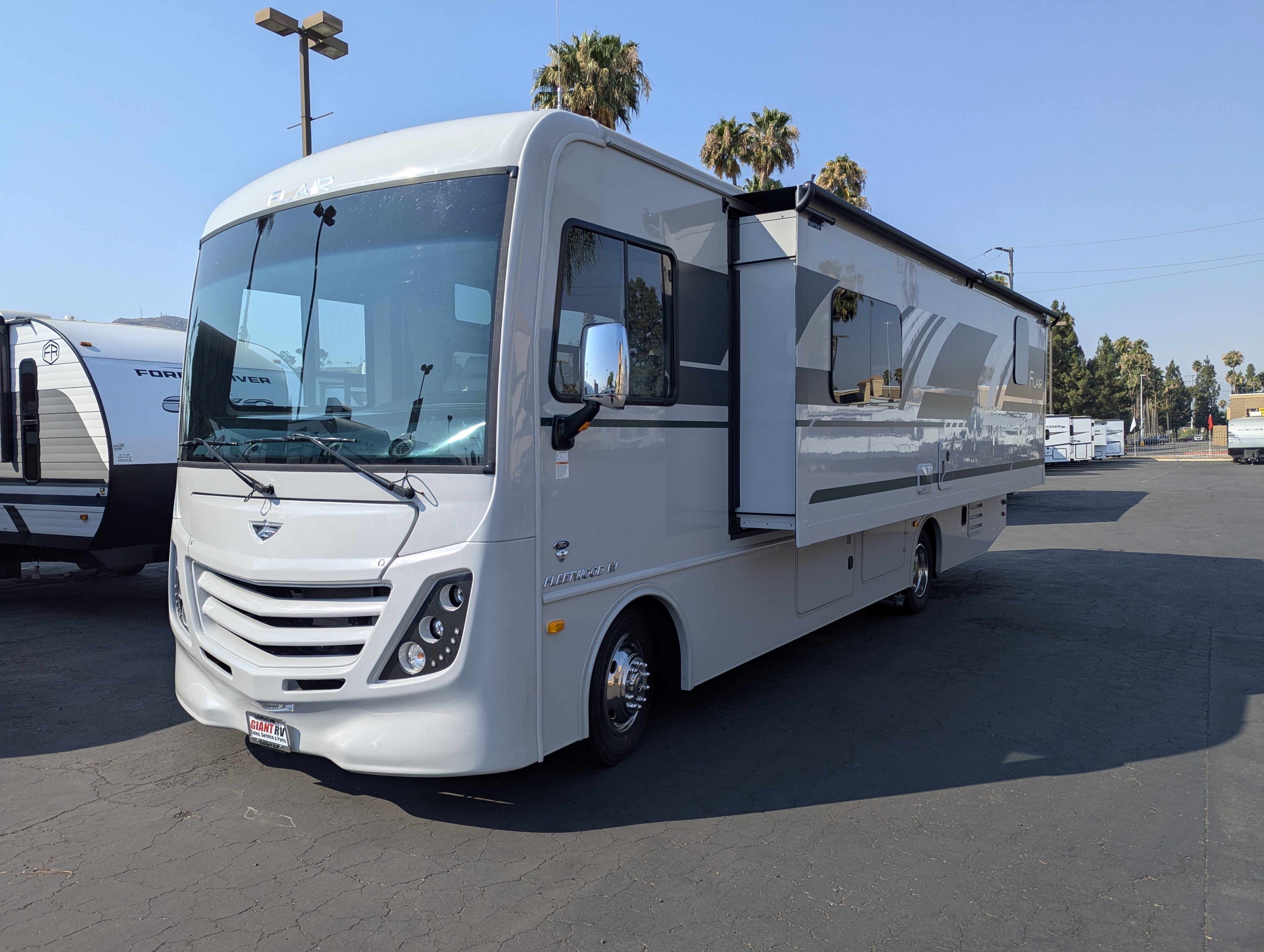 2026 Fleetwood Flair 29M - Image 3