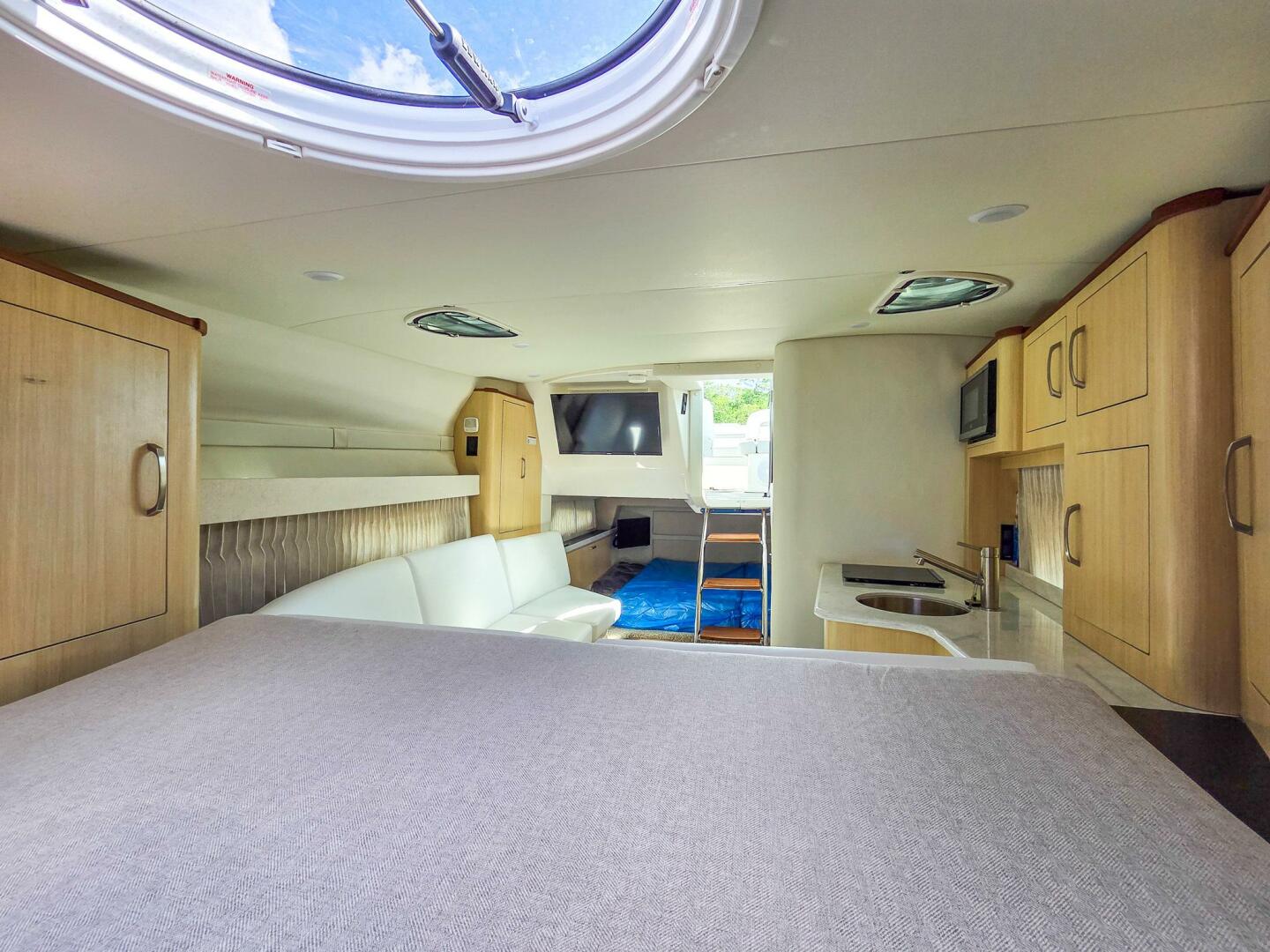 2026 Regal 33 XO Base - Image 33