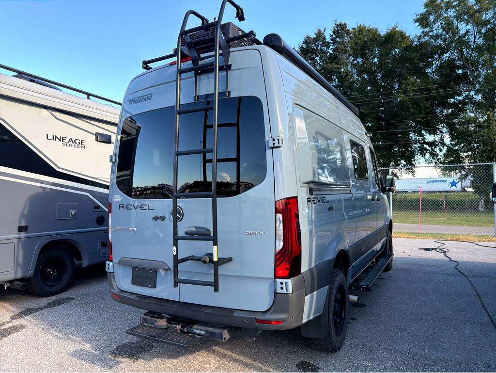 2023 WINNEBAGO REVEL 44E - Image 5