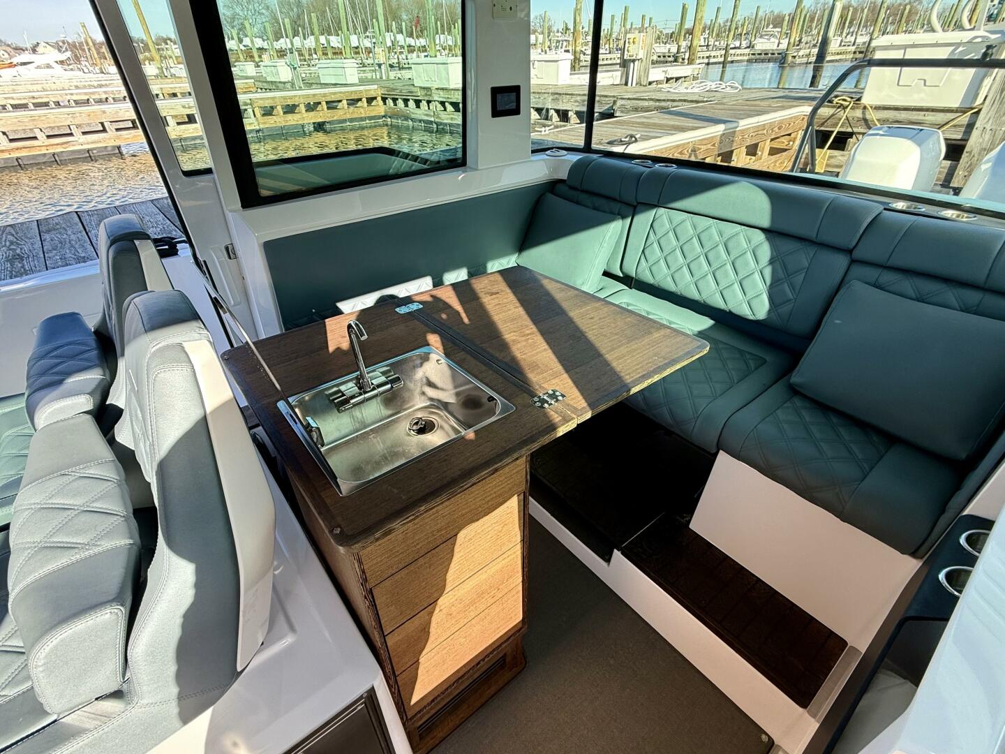 2023 Axopar 37 Cross Cabin - Image 27