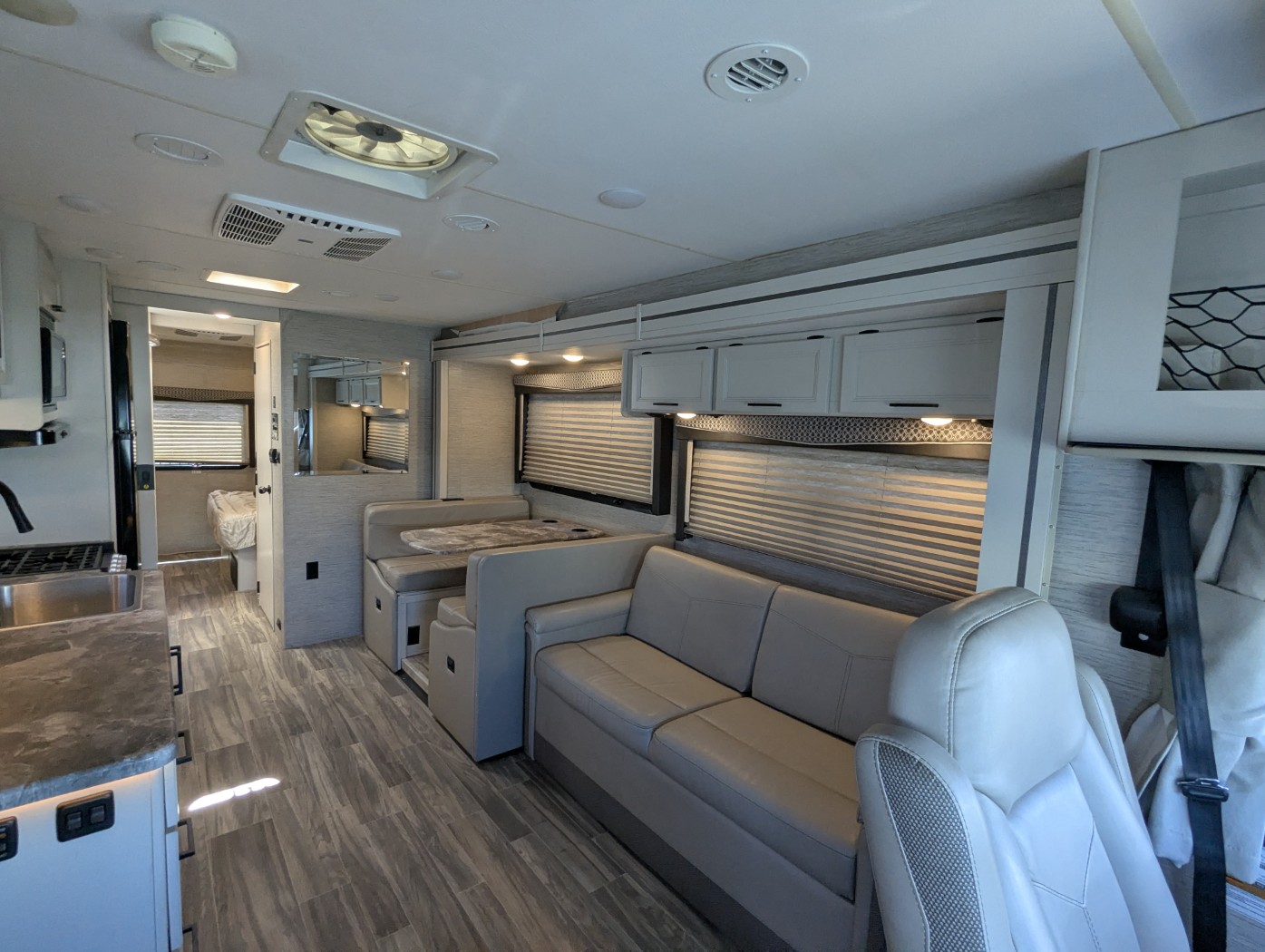 2022 Thor Motor Coach A.C.E. 30.3 - Image 9