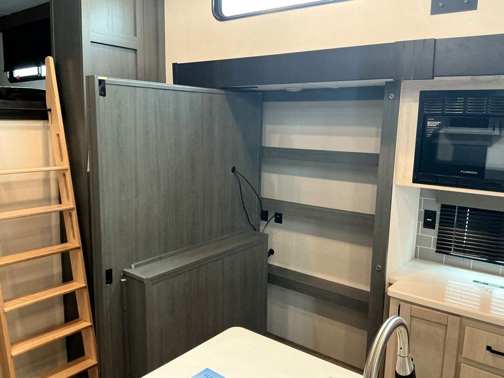 2026 PALOMINO 421LFT - Image 6